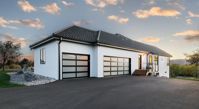 Clopay Avante® Collection | Garage Doors | (804) 561-5979